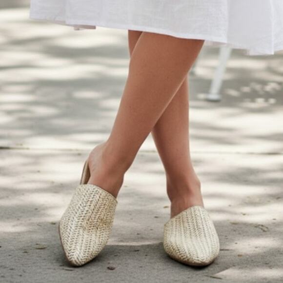 Madden Girl Flat Mules WMNS 7.5 Cream Tan Woven Raffia Pointed Toe Slide Slip On - Picture 2 of 9